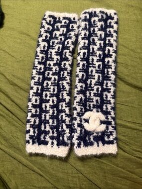Chanel Silk and Cashmere fingerless gloves arm warmers